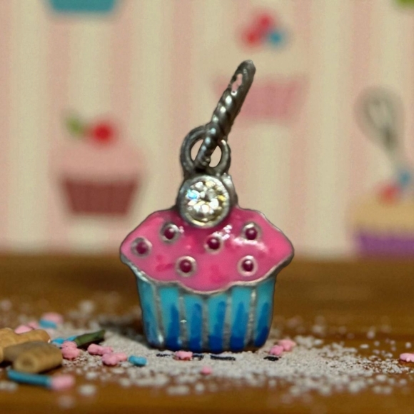 Brighton Cupcake Charm - Picture 2 of 8